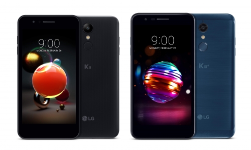 ▲ LG K10플러스 모로칸 블루(왼쪽)와 LG K8 오로라 블랙.
