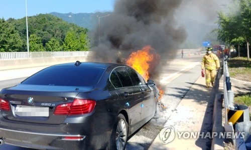 ▲ 지난 15일 중앙고속도로 춘천방면을 달리던 중 화재가 발생한 BMW 520d 모습.