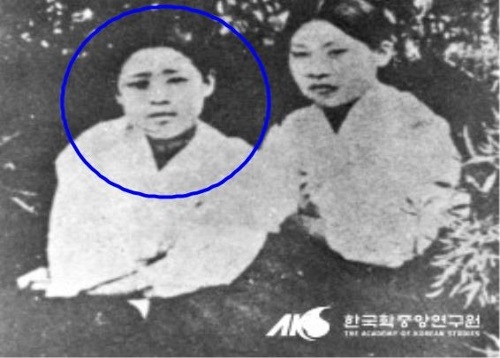 ▲ 대통령 표창이 추서된 박기옥 선생(왼쪽)